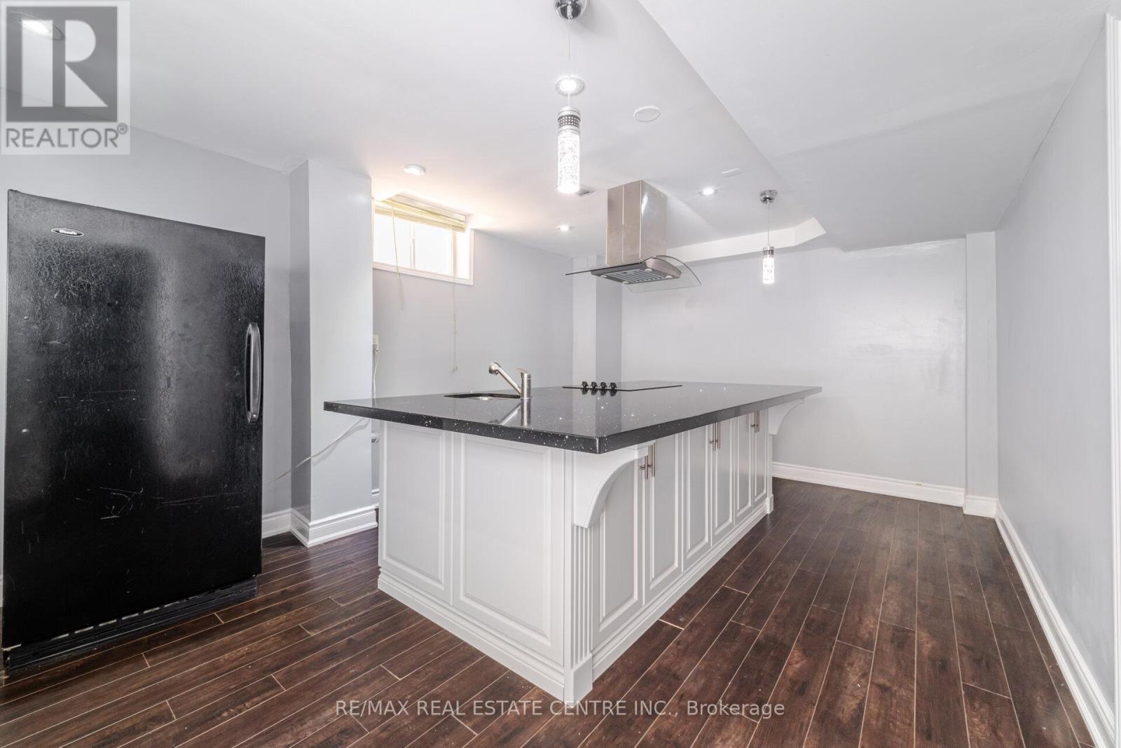 181 Brisdale Drive, Brampton (Fletcher's Meadow), Ontario  L7A 2Y8 - Photo 43 - W12443455