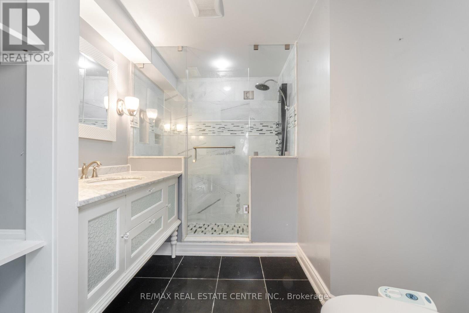 181 Brisdale Drive, Brampton (Fletcher's Meadow), Ontario  L7A 2Y8 - Photo 46 - W12443455