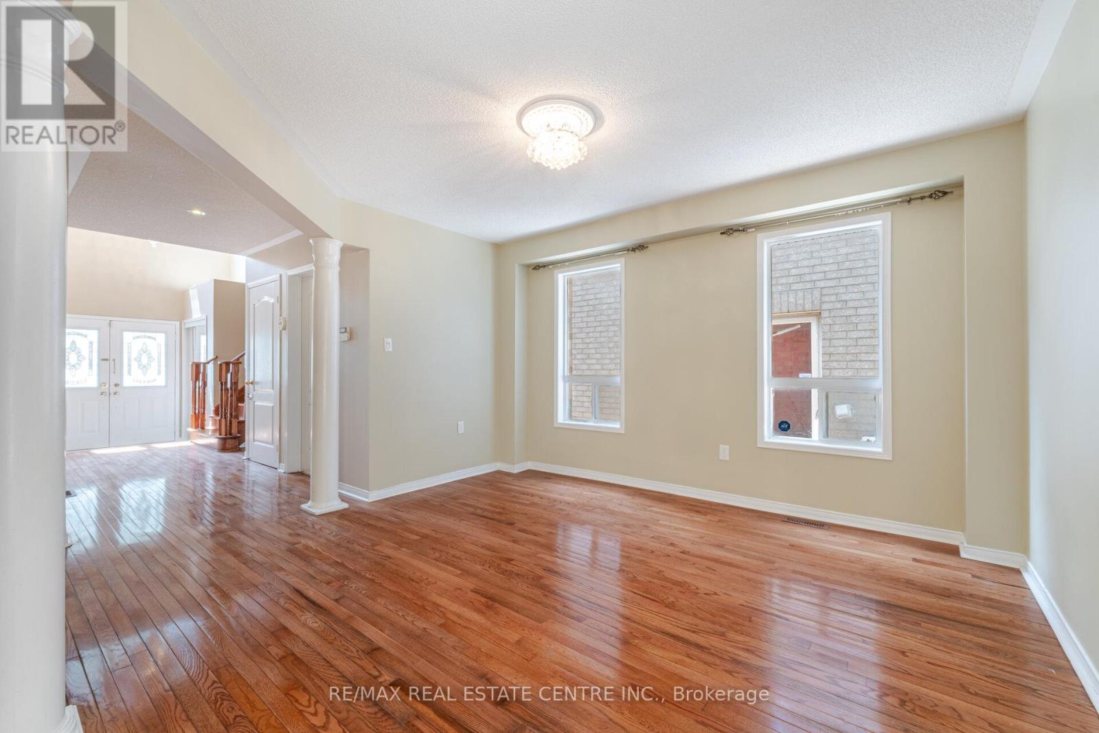 181 Brisdale Drive, Brampton (Fletcher's Meadow), Ontario  L7A 2Y8 - Photo 7 - W12443455