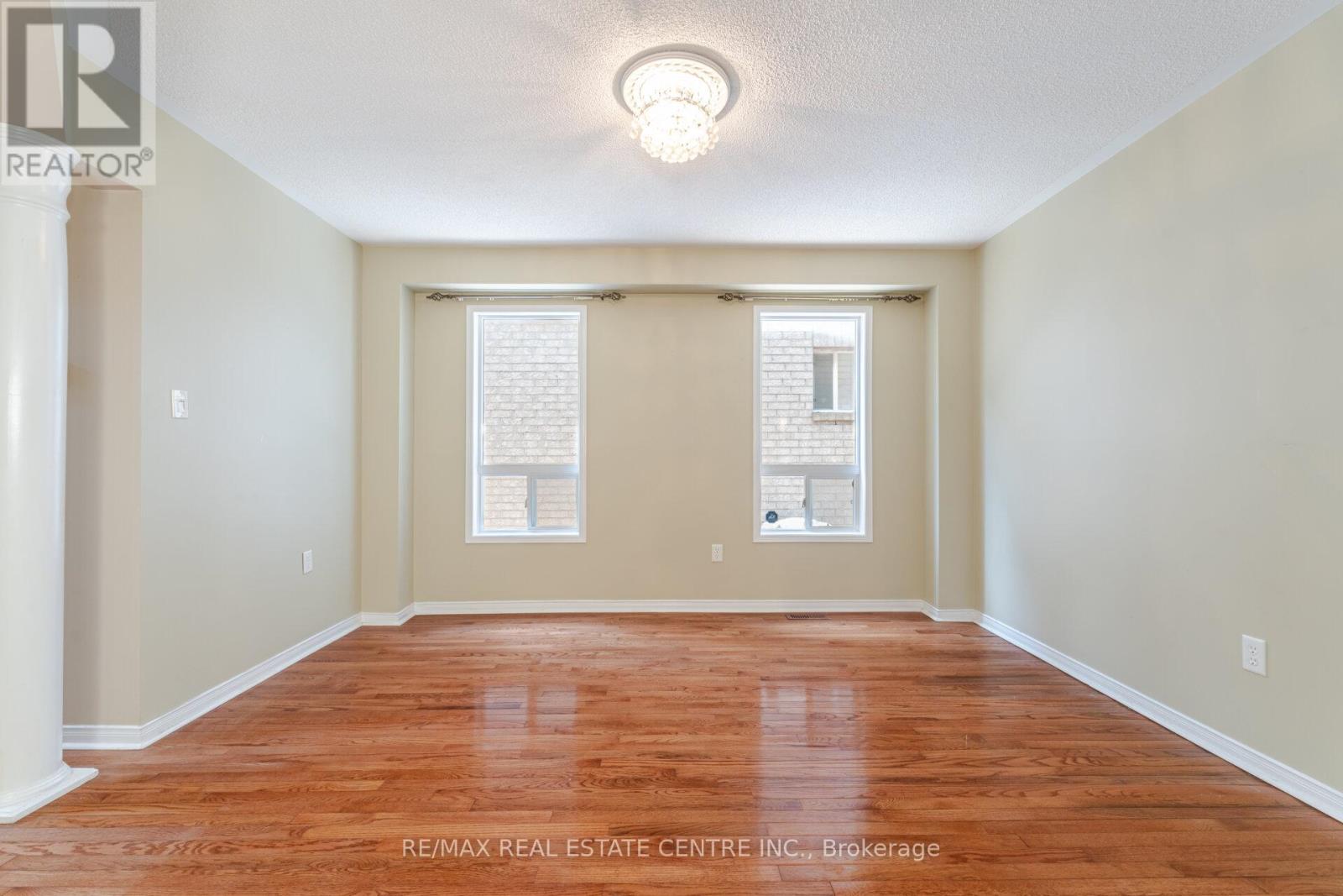 181 Brisdale Drive, Brampton (Fletcher's Meadow), Ontario  L7A 2Y8 - Photo 8 - W12443455