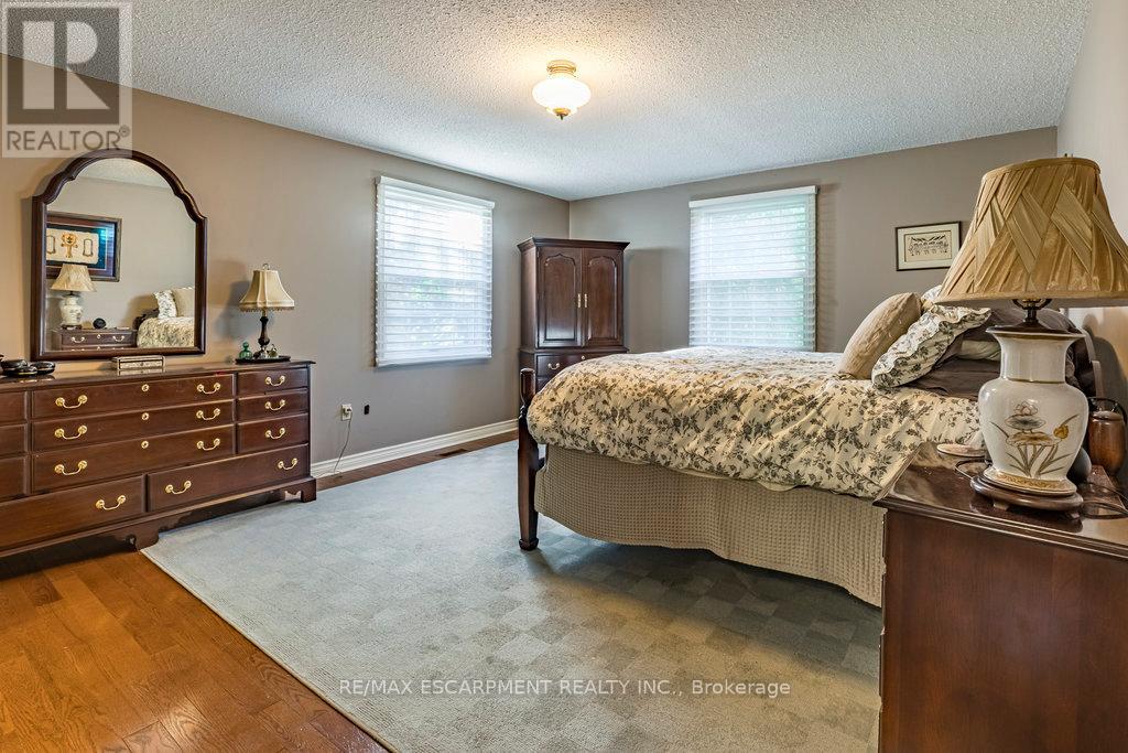 225 Shoreacres Road, Burlington, Ontario  L7L 2H3 - Photo 21 - W12443456
