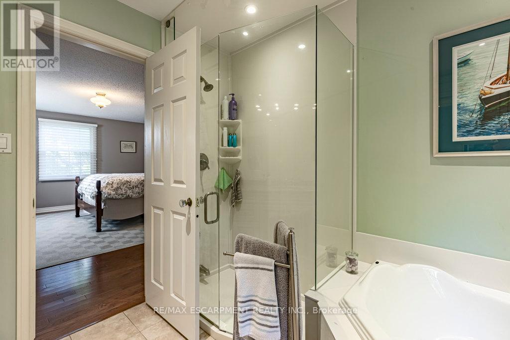 225 Shoreacres Road, Burlington, Ontario  L7L 2H3 - Photo 24 - W12443456