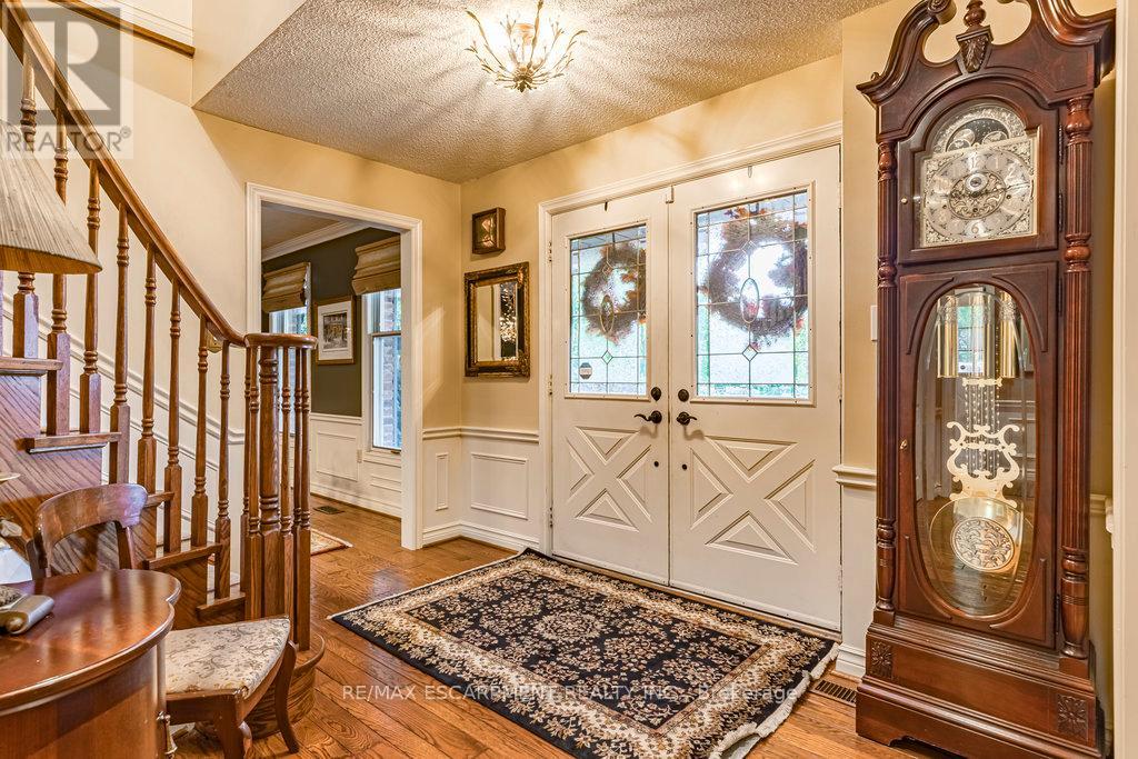 225 Shoreacres Road, Burlington, Ontario  L7L 2H3 - Photo 3 - W12443456