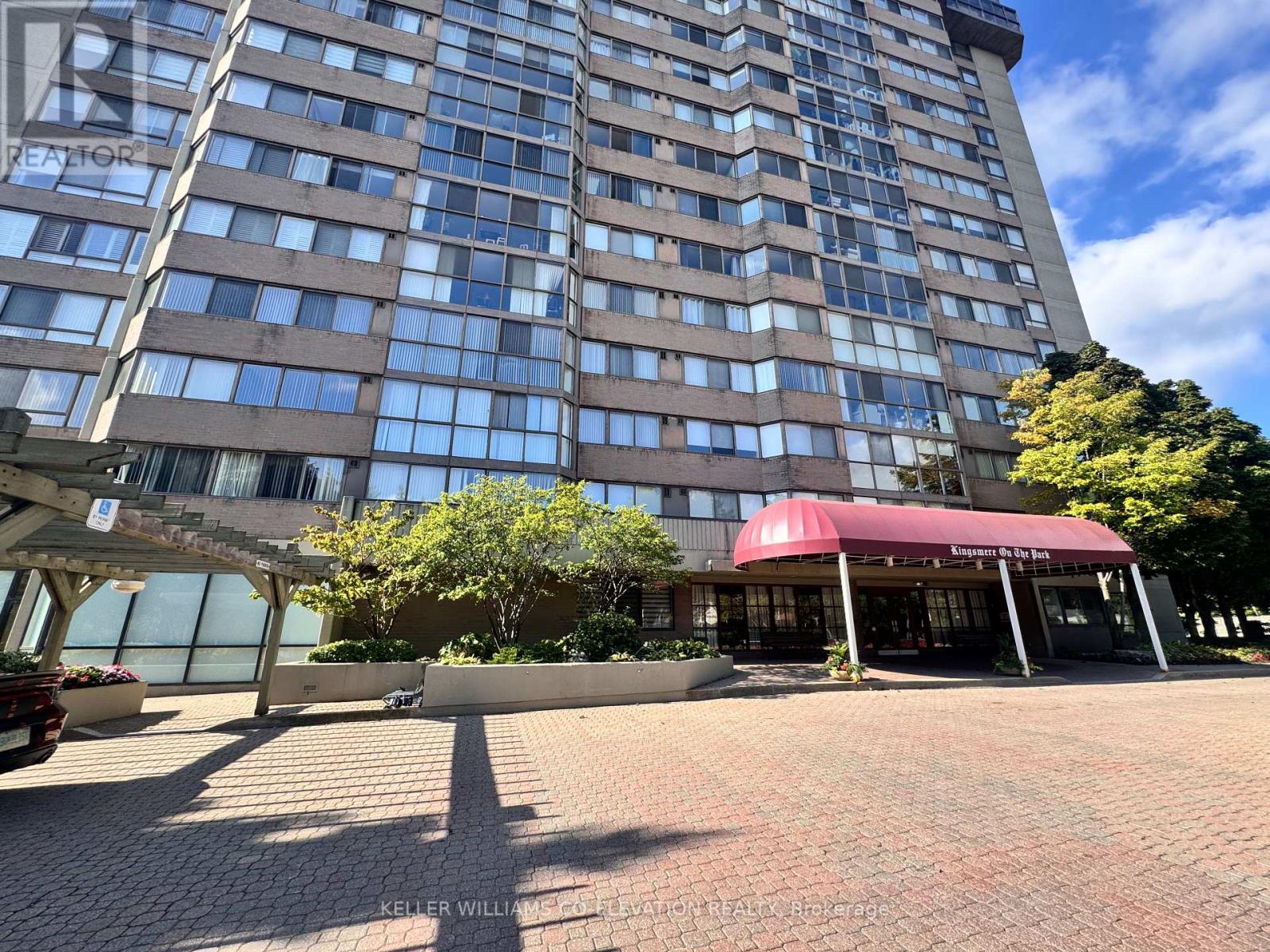 1604 - 880 Dundas Street W, Mississauga (Erindale), Ontario  L5C 4H3 - Photo 2 - W12443462