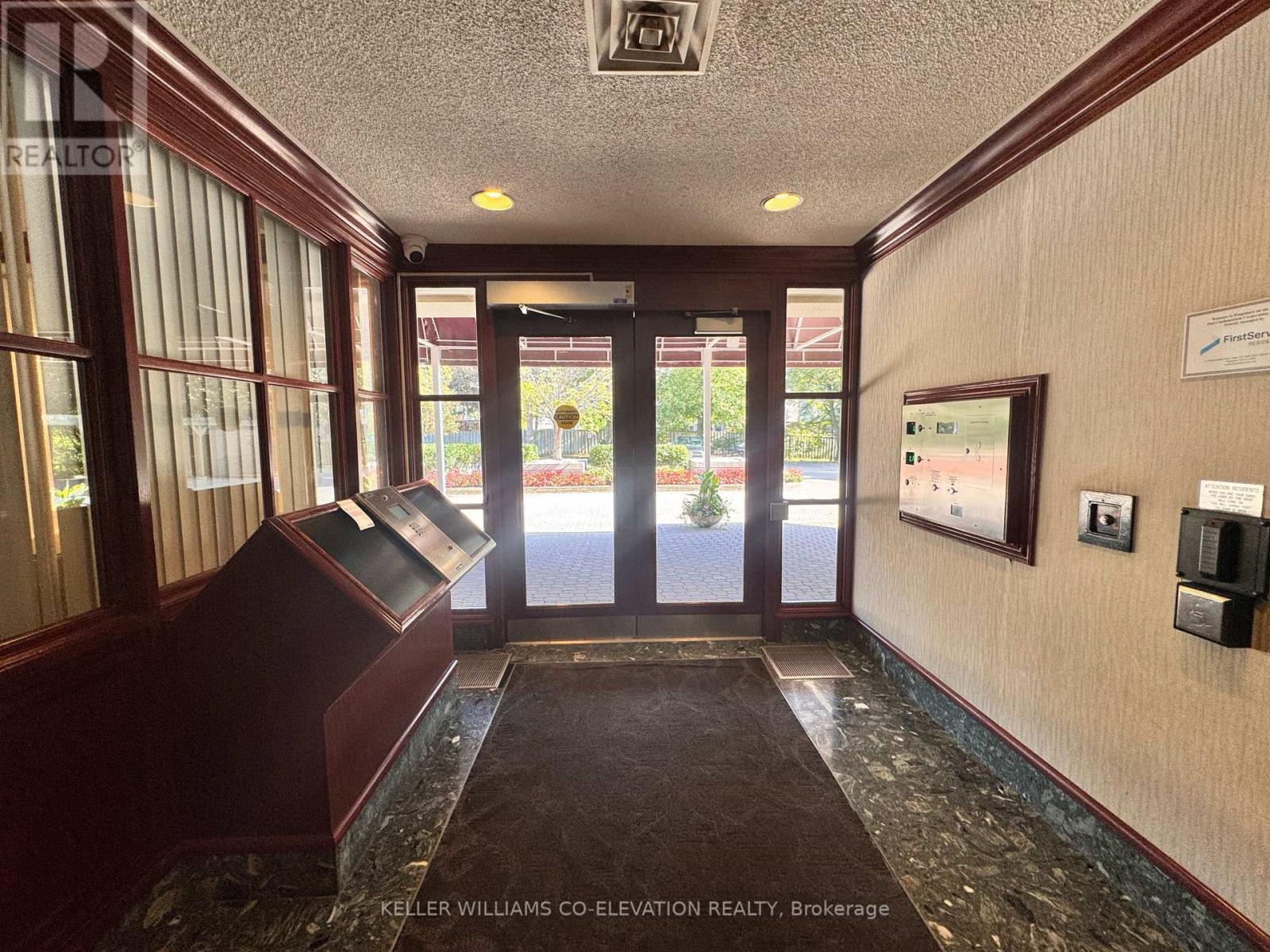 1604 - 880 Dundas Street W, Mississauga (Erindale), Ontario  L5C 4H3 - Photo 5 - W12443462
