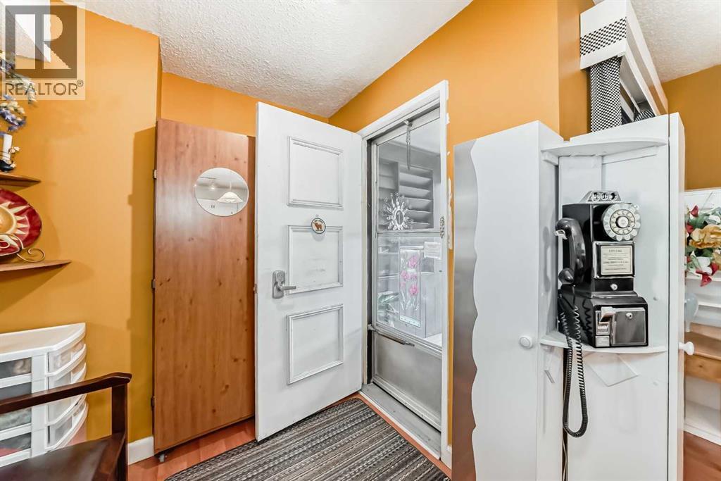 106, 6223 31 Avenue Nw, Calgary, Alberta  T3B 3X2 - Photo 3 - A2261524