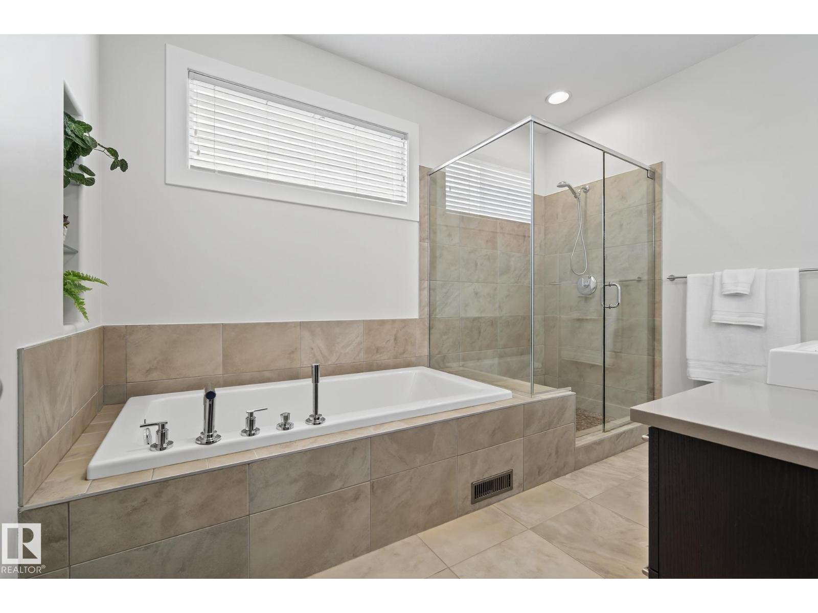 3514 Mclay Cr Nw, Edmonton, Alberta  T6R 3V3 - Photo 36 - E4460696