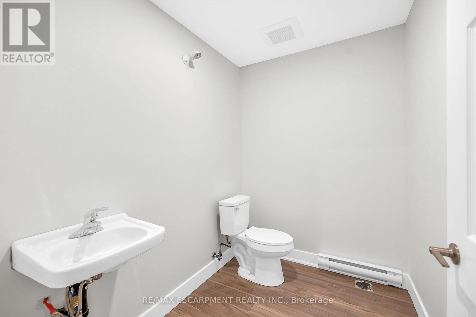 561 Bank Street N, Norfolk (Simcoe), Ontario  N3Y 3N3 - Photo 21 - X12443384
