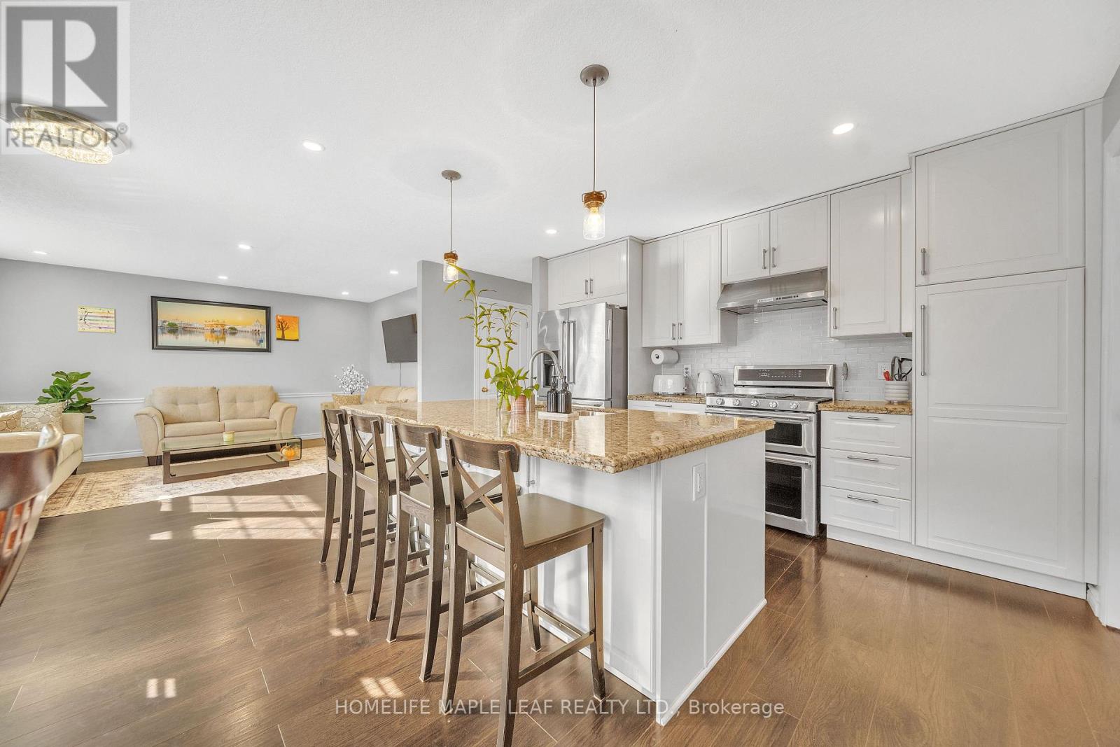 4 Lisa Court, Hamilton (Lawfield), Ontario  L8V 4P9 - Photo 14 - X12443412