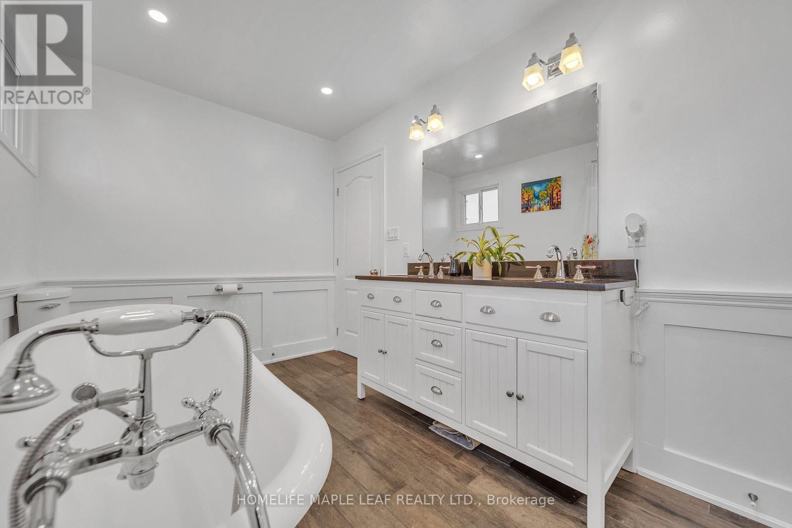 4 Lisa Court, Hamilton (Lawfield), Ontario  L8V 4P9 - Photo 21 - X12443412