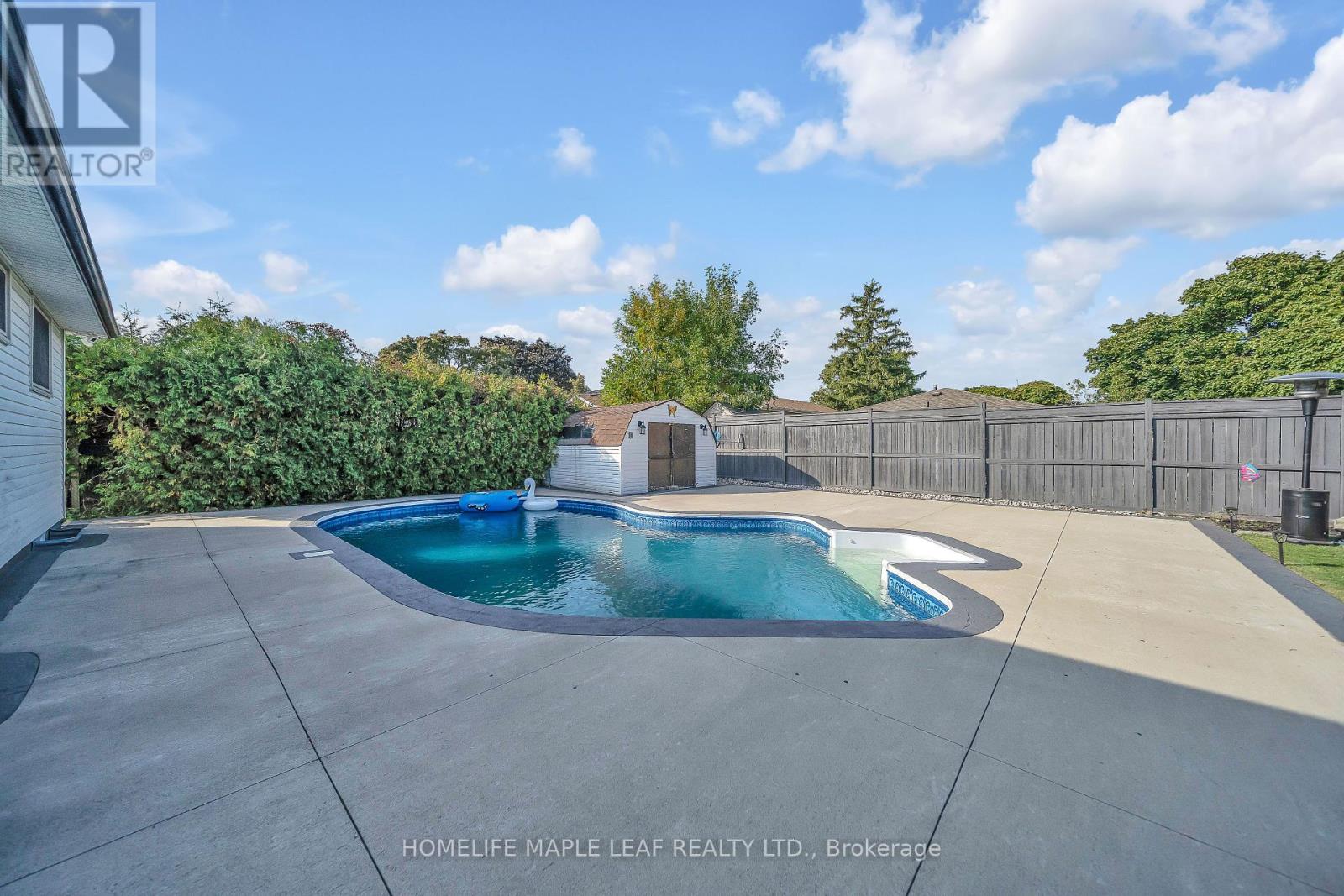 4 Lisa Court, Hamilton (Lawfield), Ontario  L8V 4P9 - Photo 38 - X12443412