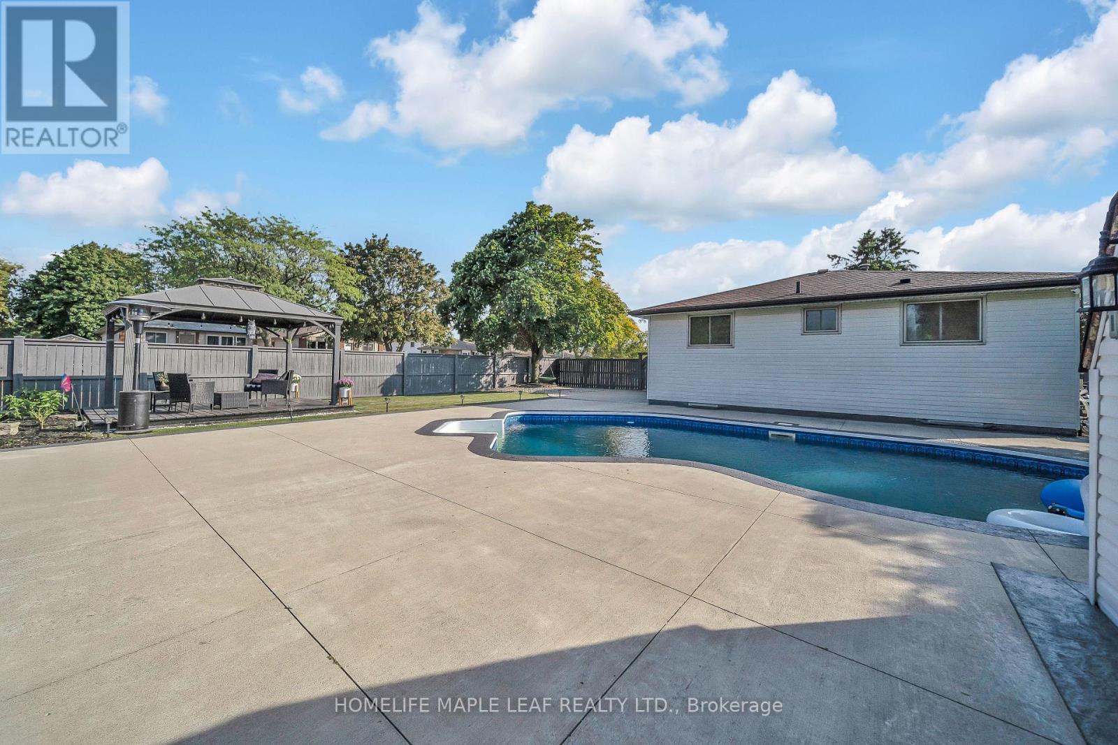 4 Lisa Court, Hamilton (Lawfield), Ontario  L8V 4P9 - Photo 40 - X12443412