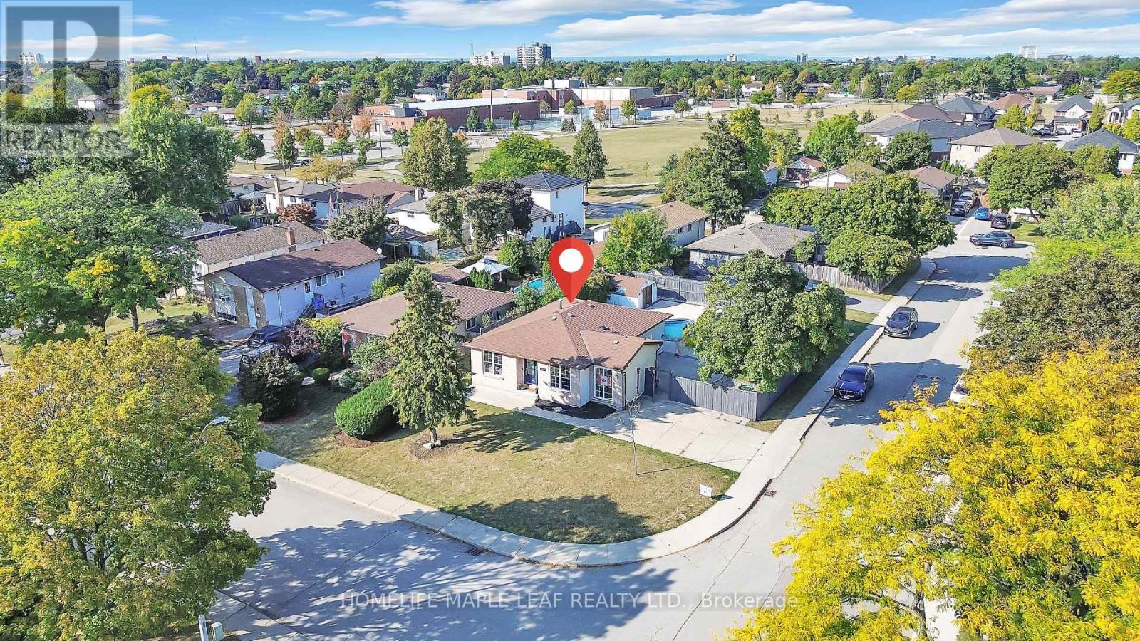 4 Lisa Court, Hamilton (Lawfield), Ontario  L8V 4P9 - Photo 49 - X12443412