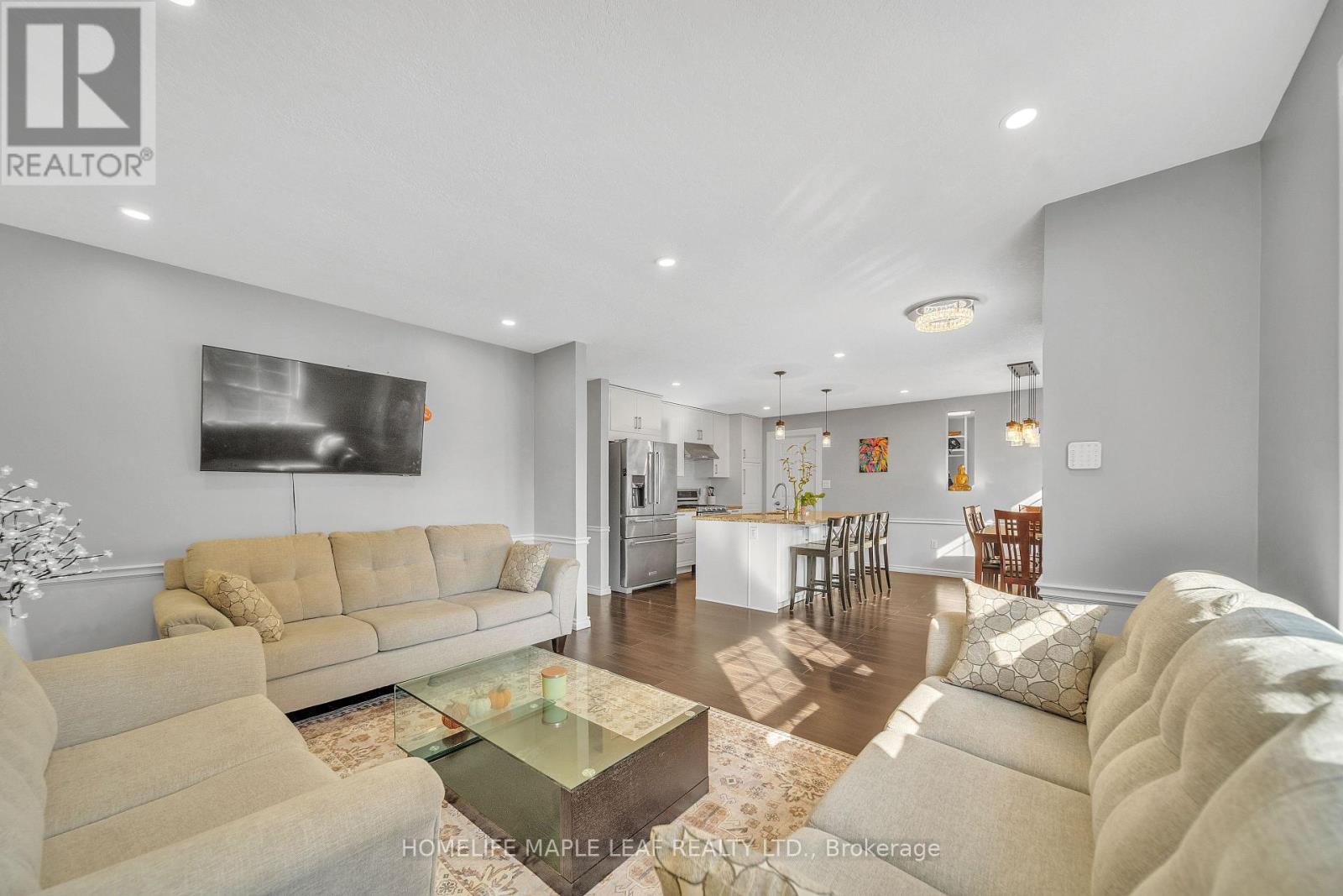 4 Lisa Court, Hamilton (Lawfield), Ontario  L8V 4P9 - Photo 8 - X12443412