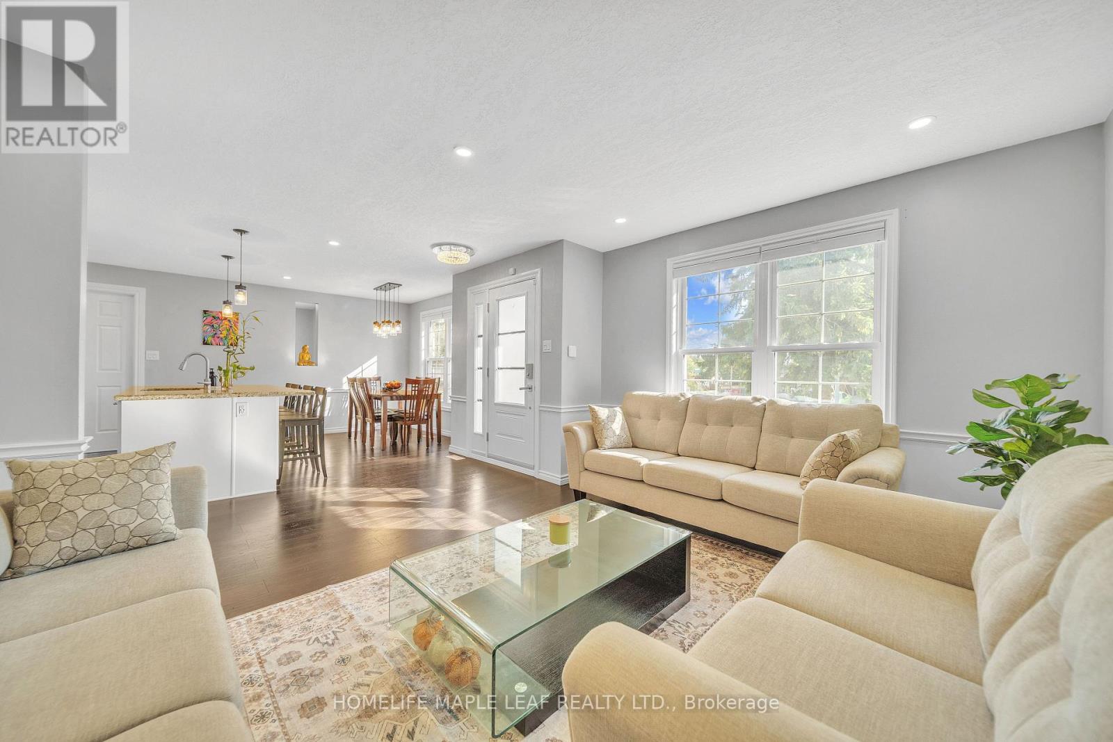 4 Lisa Court, Hamilton (Lawfield), Ontario  L8V 4P9 - Photo 9 - X12443412