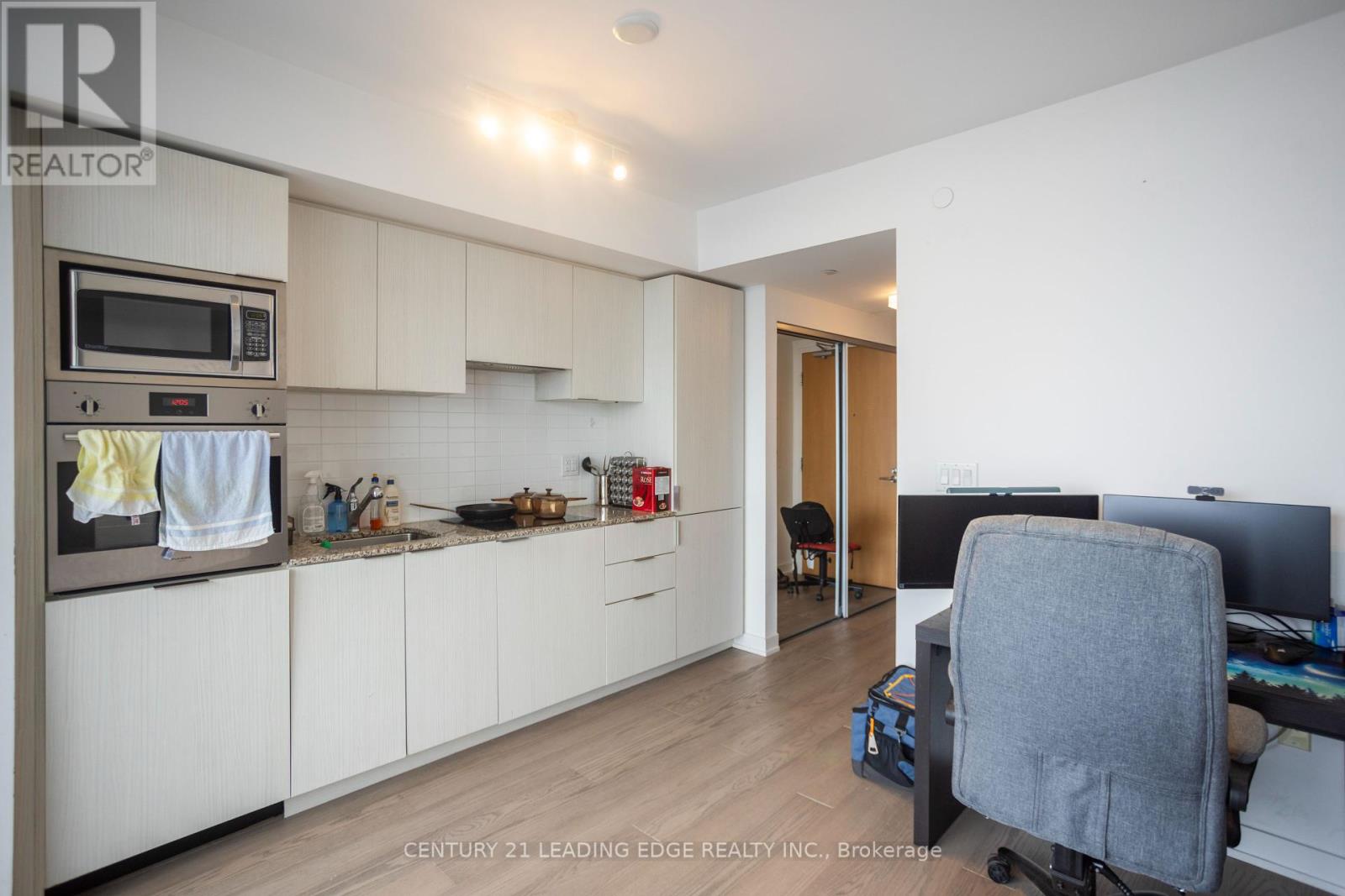 3912 - 11 Wellesley Street W, Toronto (Bay Street Corridor), Ontario  M4Y 0G4 - Photo 11 - C12443588