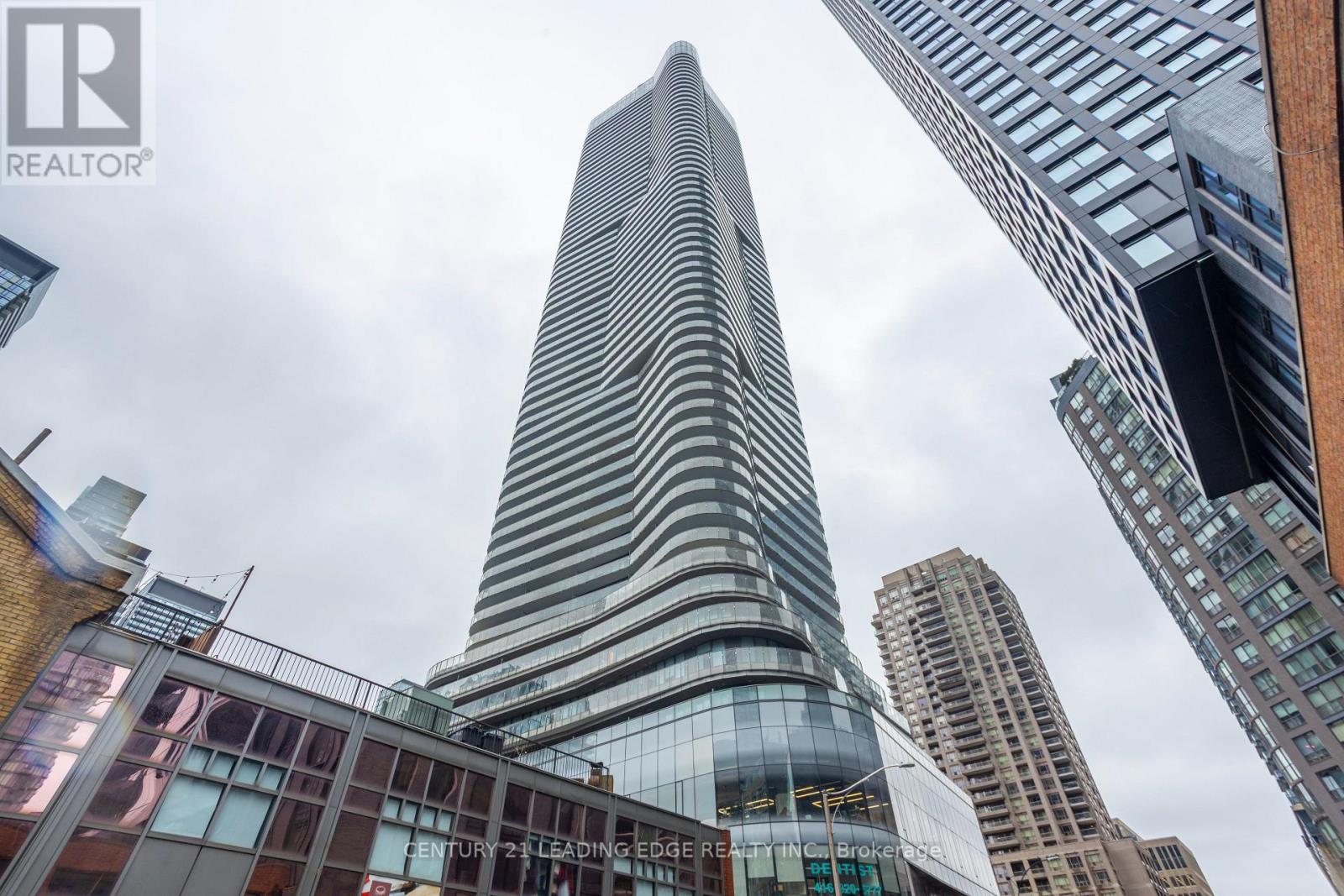 3912 - 11 Wellesley Street W, Toronto, Ontario  M4Y 0G4 - Photo 2 - C12443588