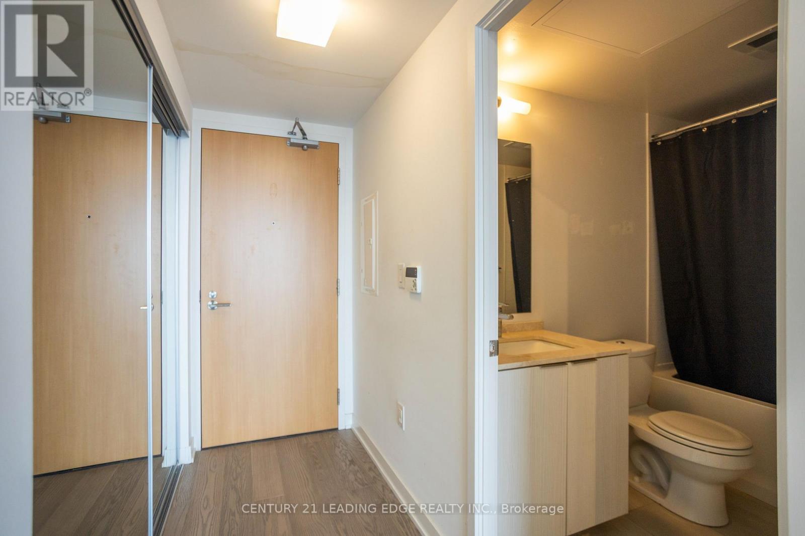 3912 - 11 Wellesley Street W, Toronto (Bay Street Corridor), Ontario  M4Y 0G4 - Photo 7 - C12443588