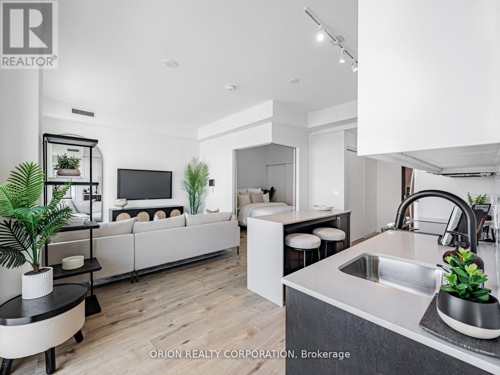 515 - 201 Brock Street S, Whitby (Downtown Whitby), Ontario  L1N 4K2 - Photo 4 - E12443496