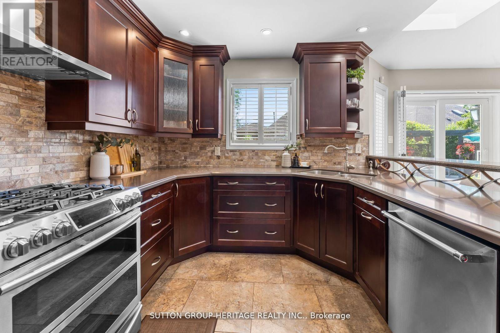 2300 Abbott Crescent, Pickering (Brock Ridge), Ontario  L1X 2T5 - Photo 15 - E12443530
