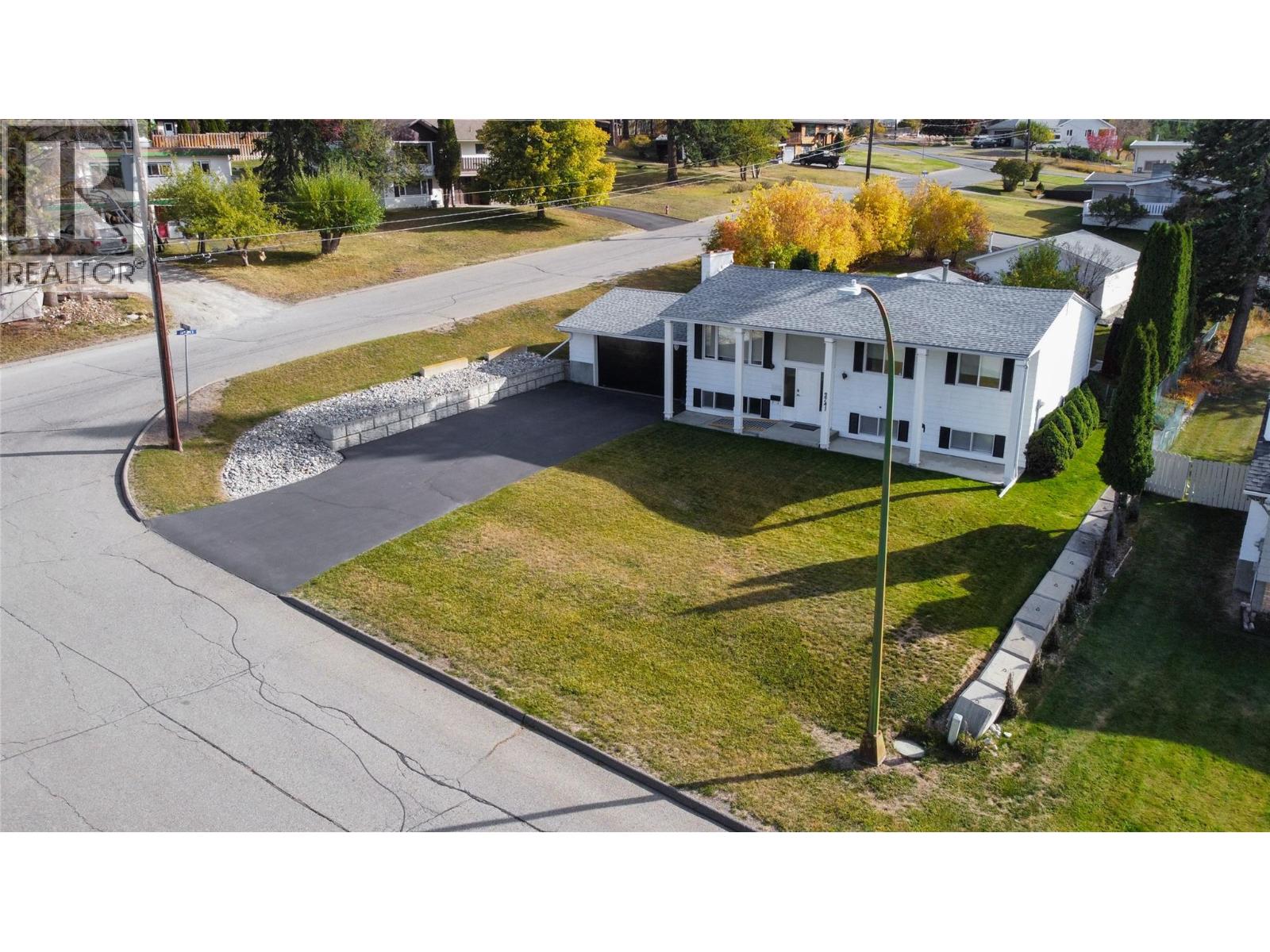 2741 8th Street S, Cranbrook, British Columbia  V1C 4N1 - Photo 6 - 10364912