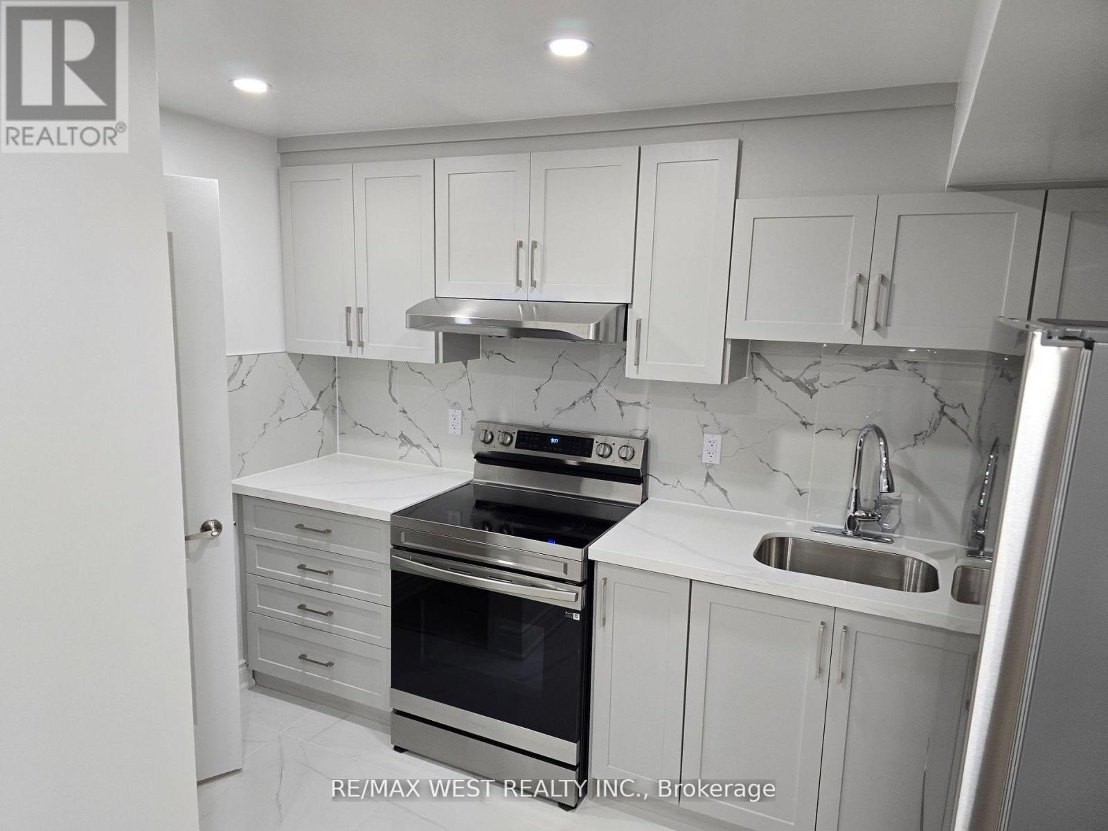 Basement Unit - 7 Locomotive Crescent, Brampton, Ontario  L7A 0S5 - Photo 8 - W12443446