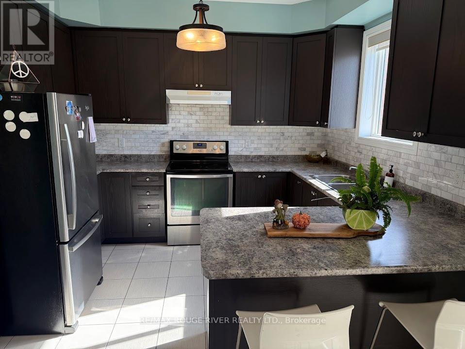 23 Chiswick Avenue, Whitby, Ontario  L1M 0C7 - Photo 6 - E12443691