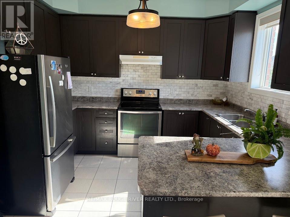 23 Chiswick Avenue, Whitby, Ontario  L1M 0C7 - Photo 9 - E12443691
