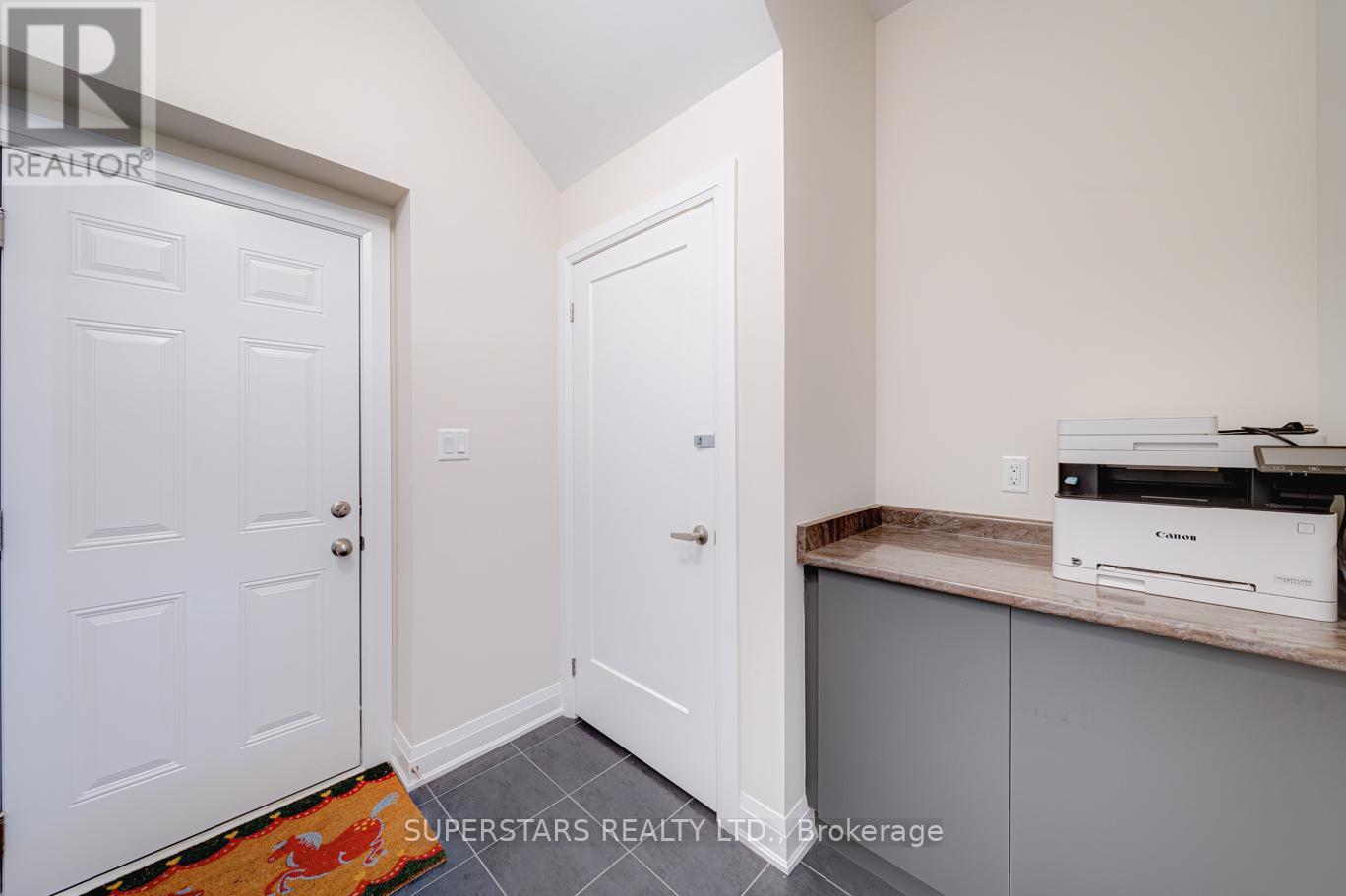 33 John Dallimore Drive, Georgina, Ontario  L4P 0S6 - Photo 16 - N12443481