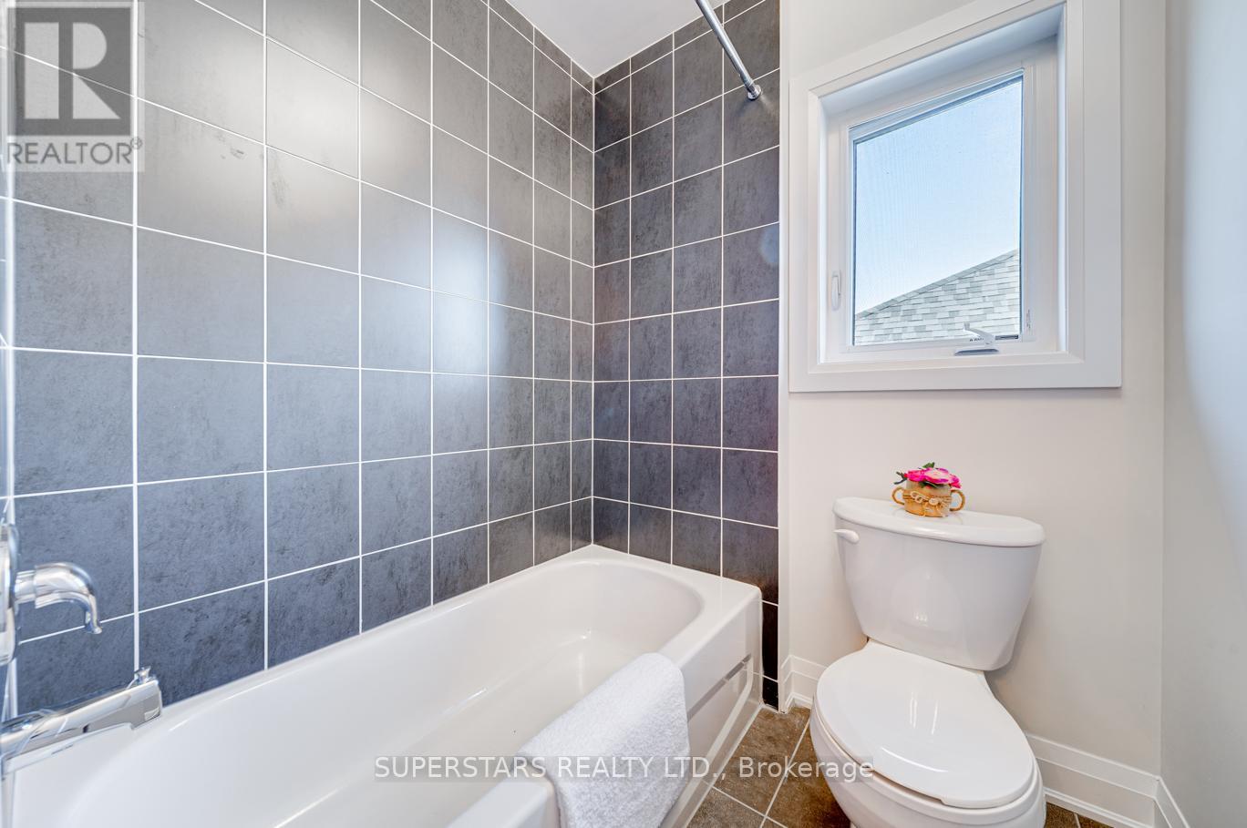 33 John Dallimore Drive, Georgina, Ontario  L4P 0S6 - Photo 30 - N12443481