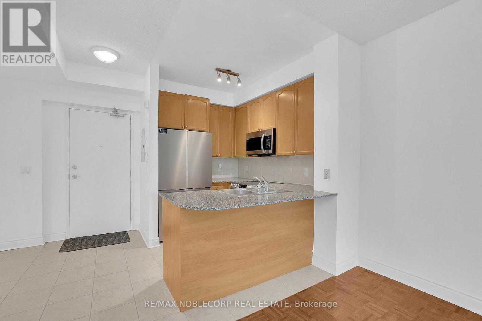 421 - 8201 Islington Avenue, Vaughan (Islington Woods), Ontario  L4L 9S6 - Photo 11 - N12443514