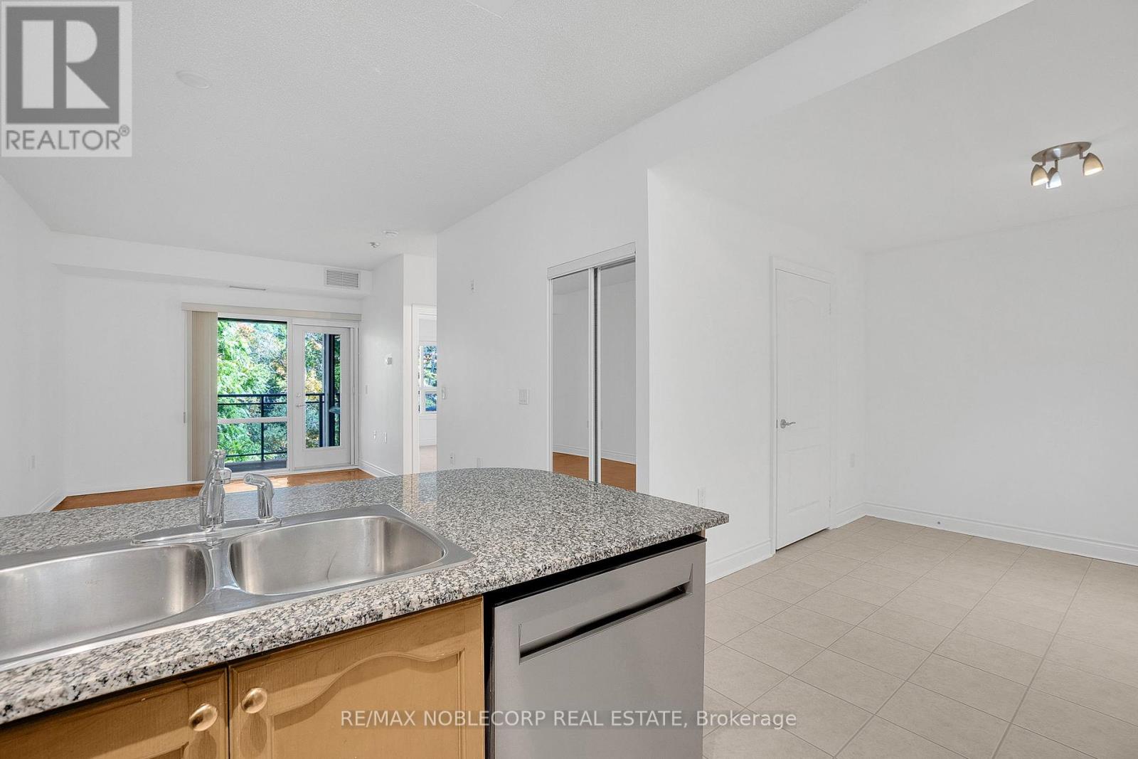 421 - 8201 Islington Avenue, Vaughan (Islington Woods), Ontario  L4L 9S6 - Photo 13 - N12443514