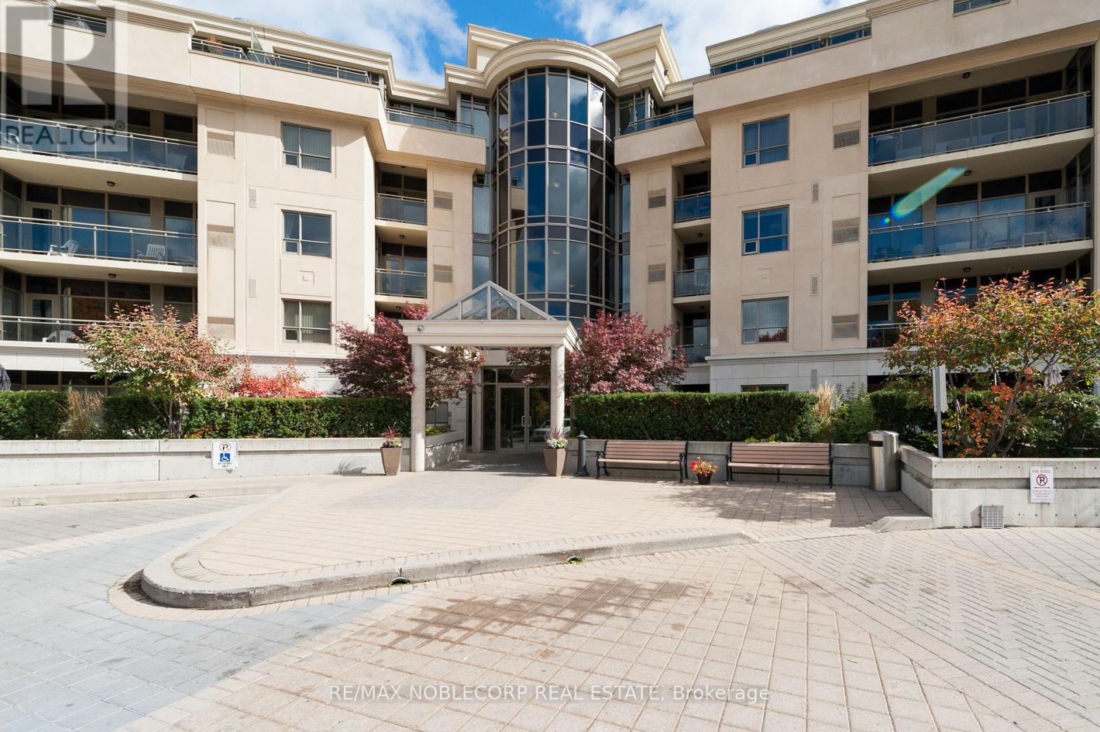 421 - 8201 Islington Avenue, Vaughan (Islington Woods), Ontario  L4L 9S6 - Photo 4 - N12443514