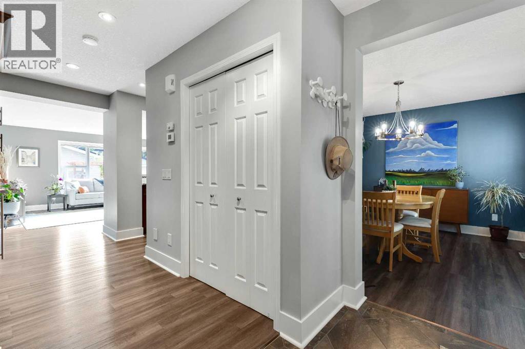 466 Elgin Way Se, Calgary, Alberta  T2Z 3Y6 - Photo 2 - A2260976