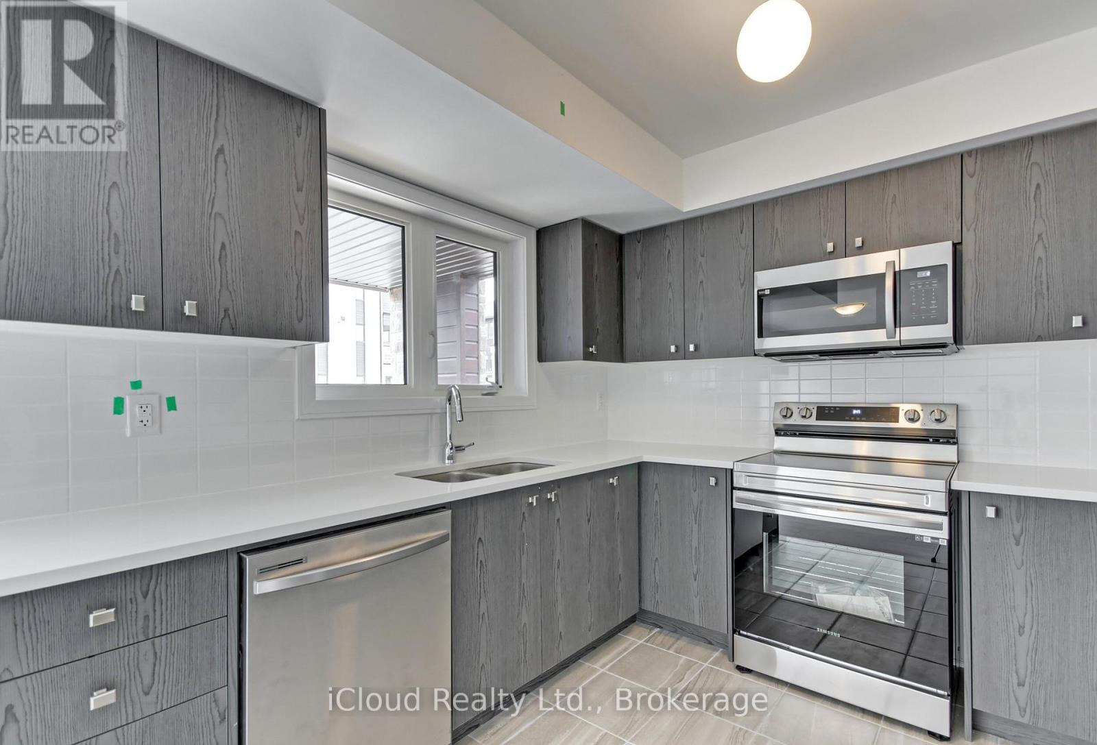31 Appletree Lane, Barrie, Ontario  L9J 0P1 - Photo 10 - S12443480