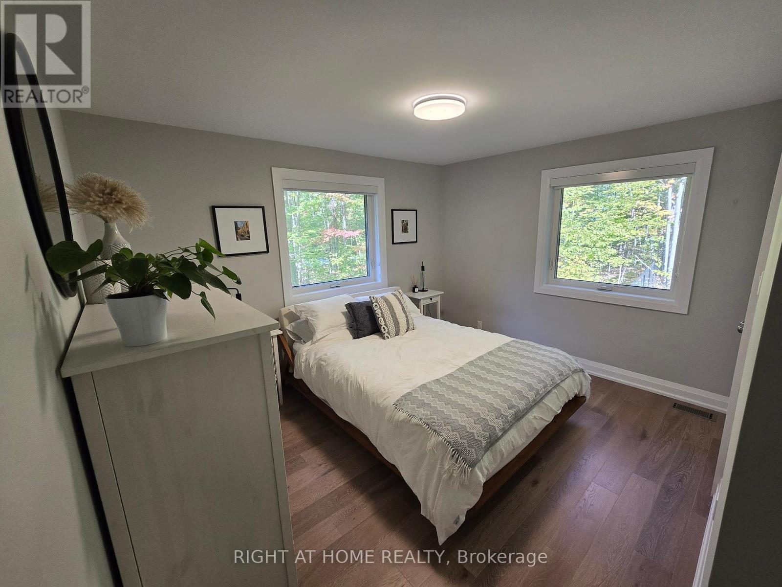 11 Woodland Crescent, Oro-Medonte, Ontario  L4M 4Y8 - Photo 8 - S12443561