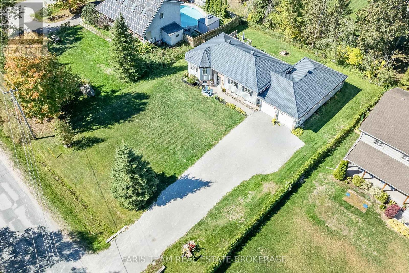 28 Shelswell Boulevard, Oro-Medonte, Ontario  L0L 2E0 - Photo 2 - S12443638