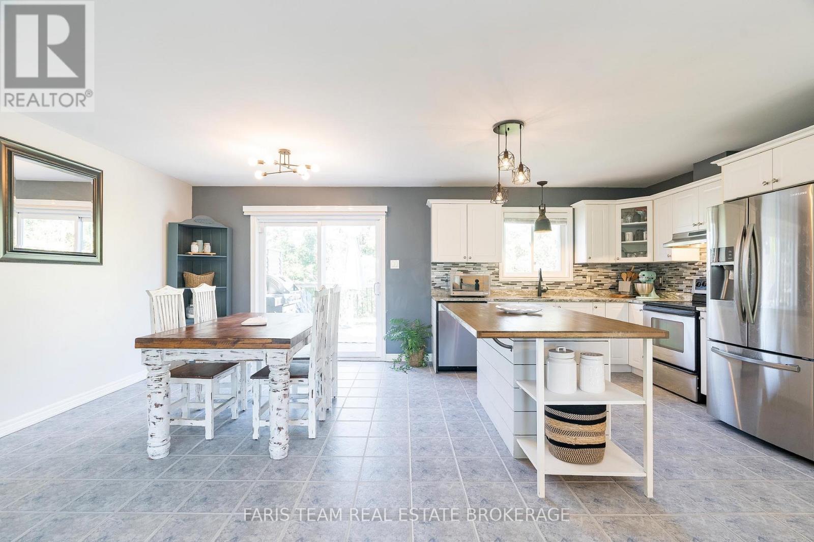 28 Shelswell Boulevard, Oro-Medonte, Ontario  L0L 2E0 - Photo 6 - S12443638