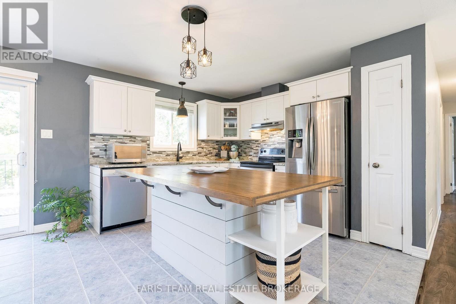 28 Shelswell Boulevard, Oro-Medonte, Ontario  L0L 2E0 - Photo 7 - S12443638