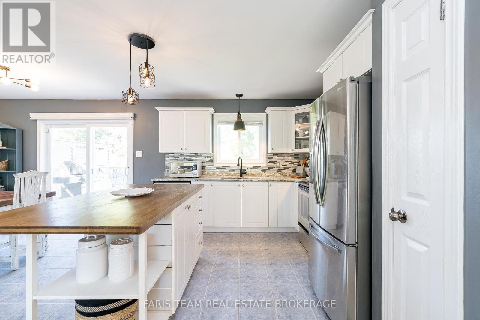 28 Shelswell Boulevard, Oro-Medonte, Ontario  L0L 2E0 - Photo 8 - S12443638