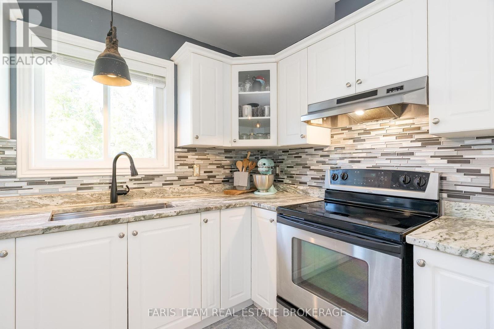 28 Shelswell Boulevard, Oro-Medonte, Ontario  L0L 2E0 - Photo 9 - S12443638