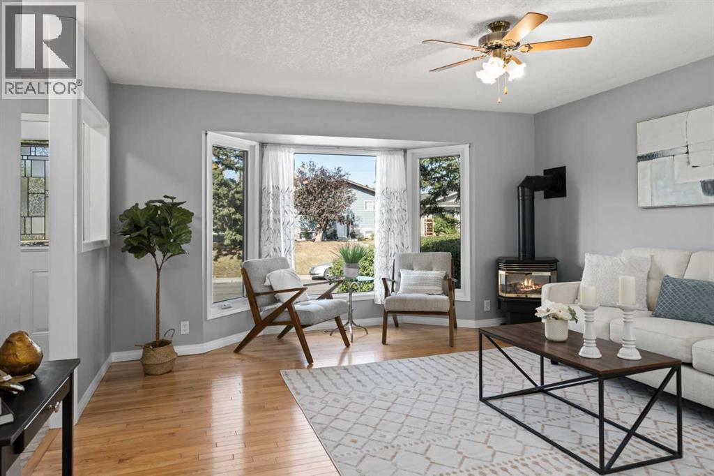 461 78 Avenue Ne, Calgary, Alberta  T2K 5A1 - Photo 3 - A2261828