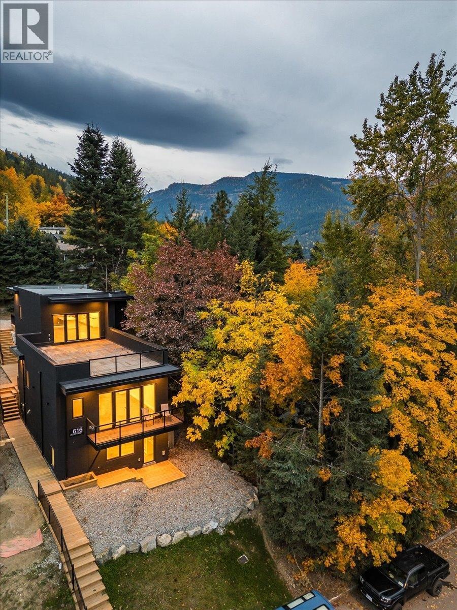 616 RICHARDS Street Unit# A, Nelson, British Columbia