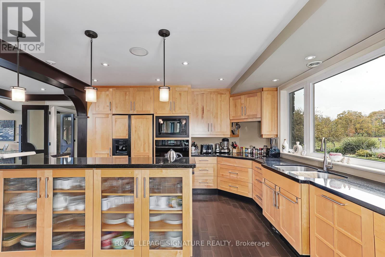 608450 12th Side Road, Blue Mountains, Ontario  N0H 2E0 - Photo 13 - X12442239