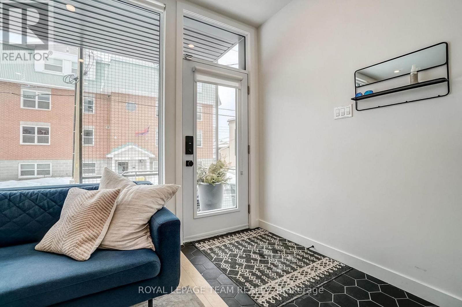 123 Carruthers Avenue, Ottawa, Ontario  K1Y 1N4 - Photo 2 - X12443653