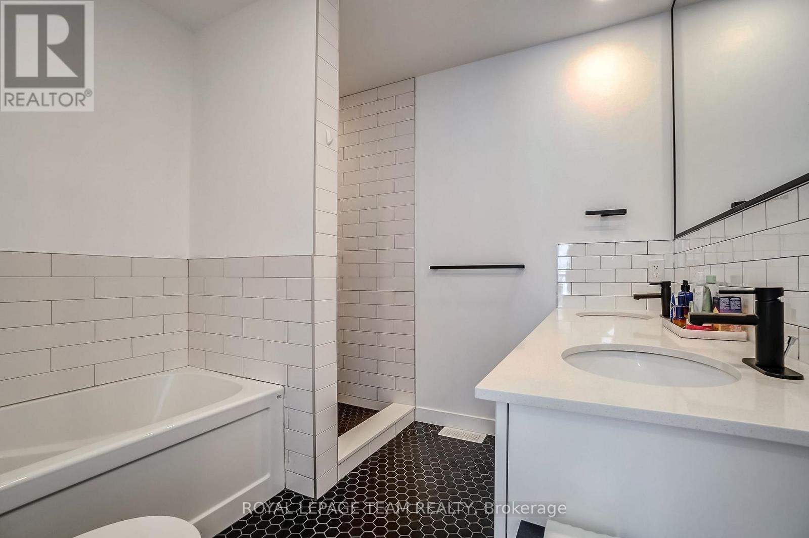 123 Carruthers Avenue, Ottawa, Ontario  K1Y 1N4 - Photo 25 - X12443653