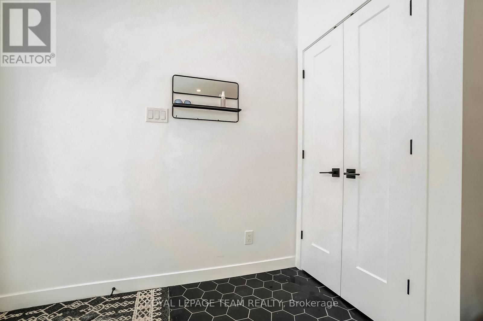 123 Carruthers Avenue, Ottawa, Ontario  K1Y 1N4 - Photo 3 - X12443653
