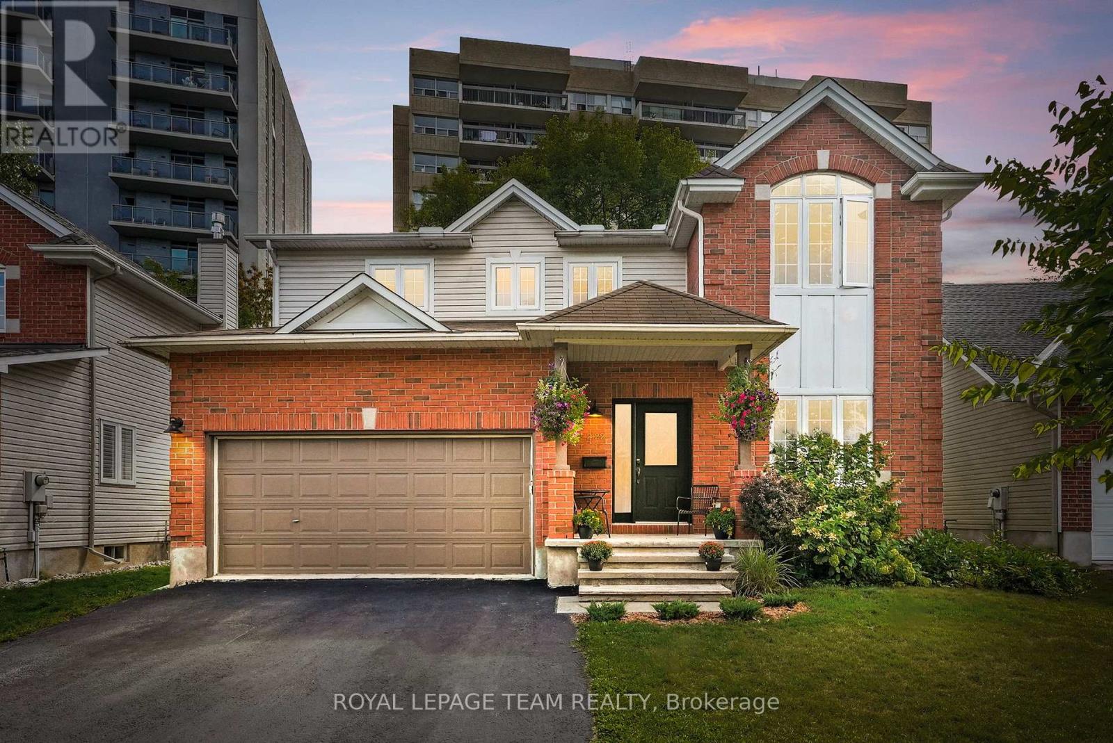 2122 Saunders Avenue, Ottawa, Ontario  K2A 4C7 - Photo 1 - X12443679