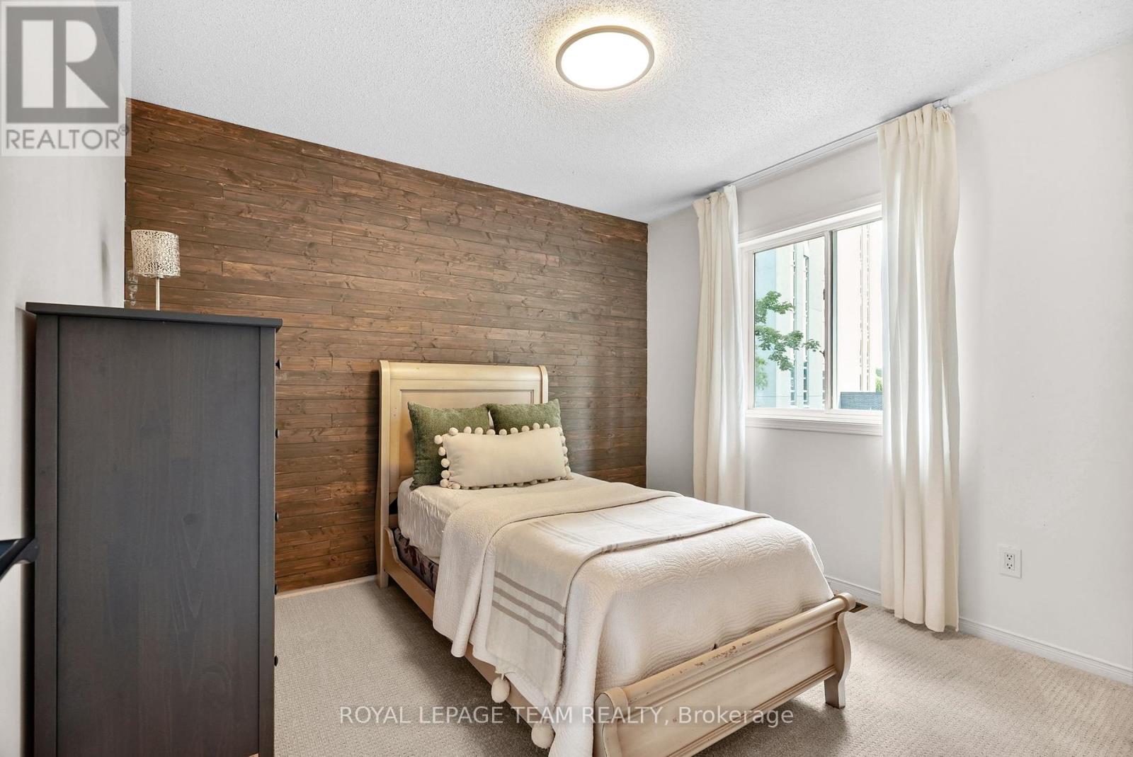 2122 Saunders Avenue, Ottawa, Ontario  K2A 4C7 - Photo 30 - X12443679