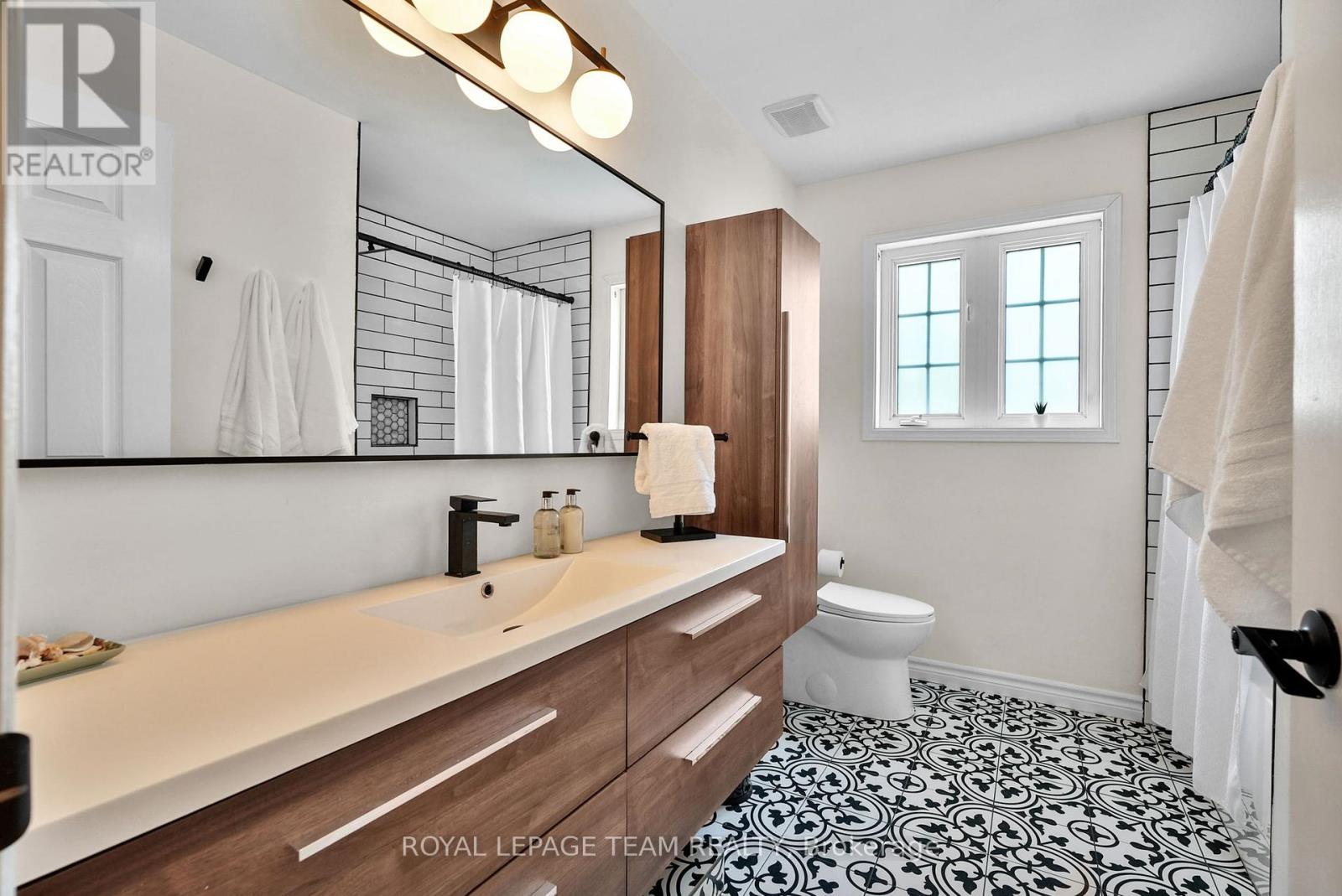 2122 Saunders Avenue, Ottawa, Ontario  K2A 4C7 - Photo 34 - X12443679